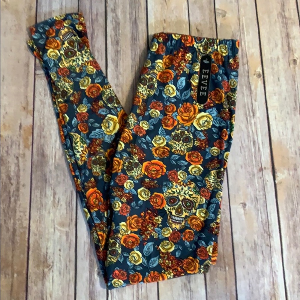 Skull & Roses Leggings 🧡 - Picture 2 of 3